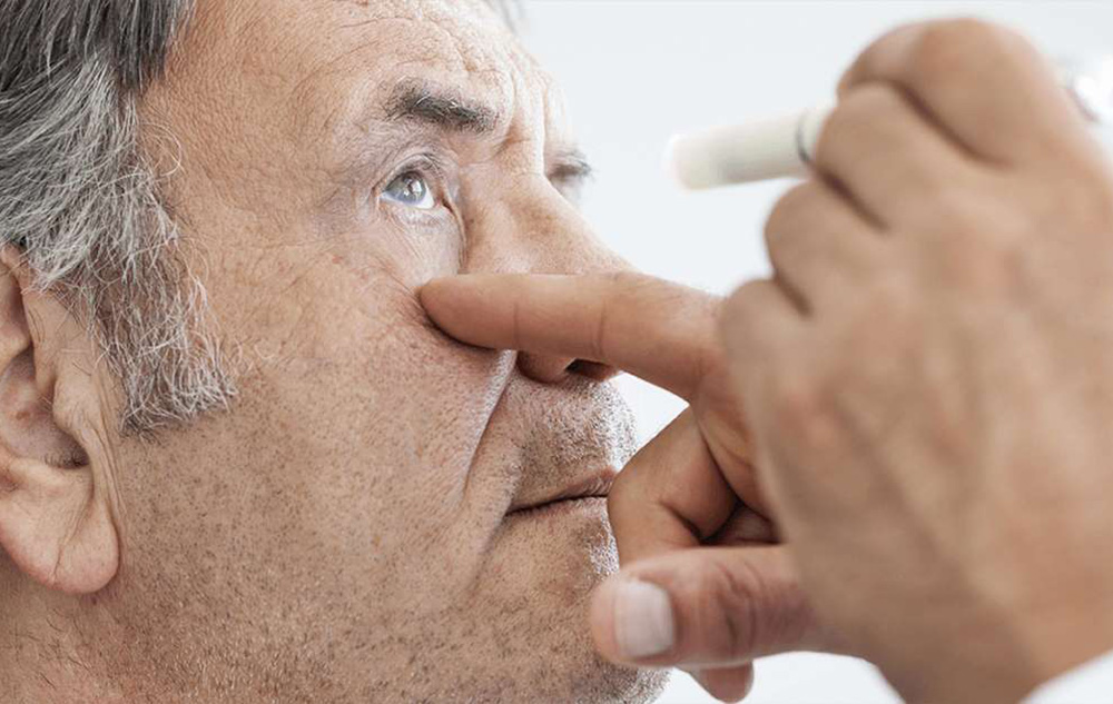 白內障術後太陽眼鏡要戴多久？醫生解答術後休息、禁忌與照護常見問題！